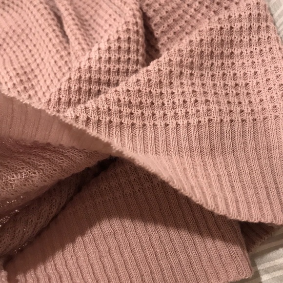 Cold shoulder pink sweater - Picture 5 of 5